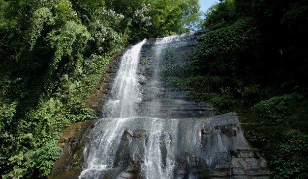 hum hum waterfall