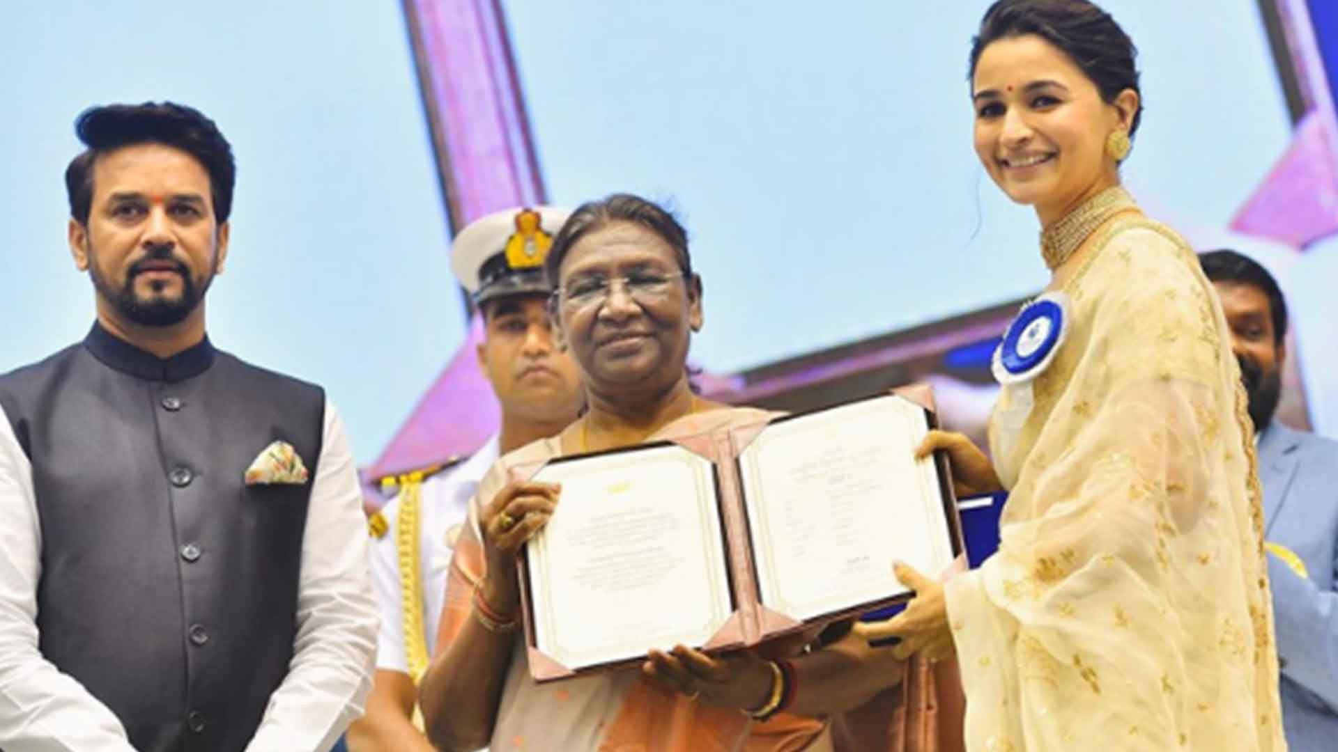 Alia Bhatt won the National Award wearing a wedding saree